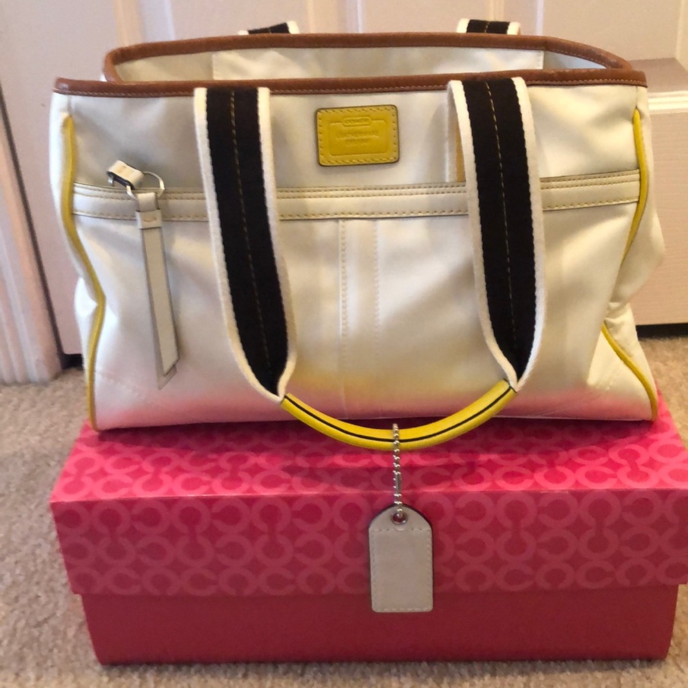 Coach Hamptons medium tote